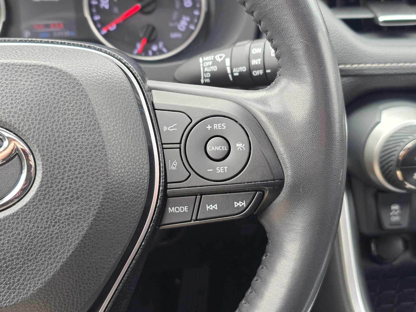 Certified 2020 Toyota RAV4 XLE Premium image 28