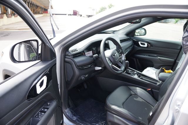 New 2025 Jeep Compass Latitude w/ Sun & Sound Group image 10
