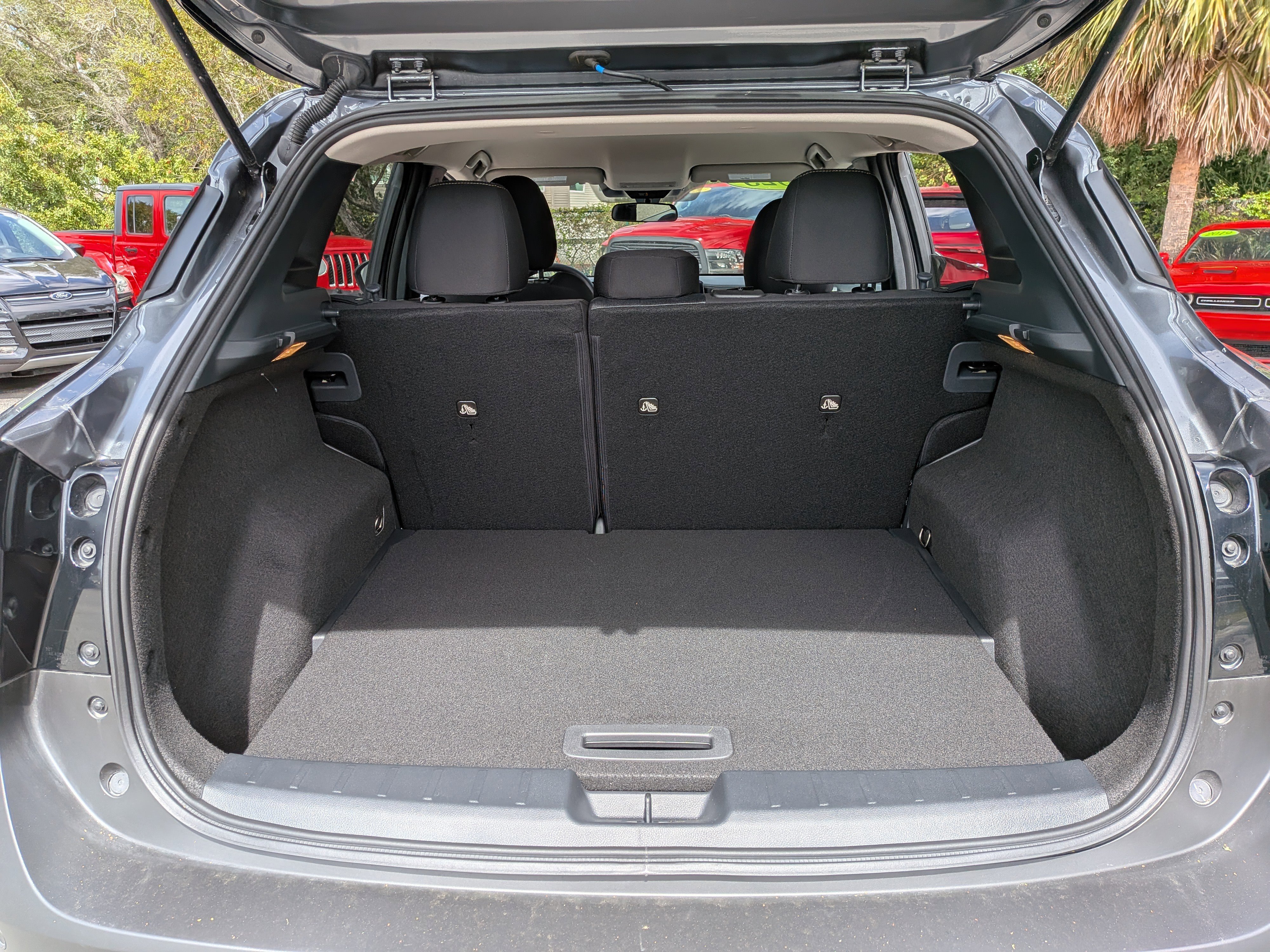 Used 2025 Nissan Kicks SV image 13