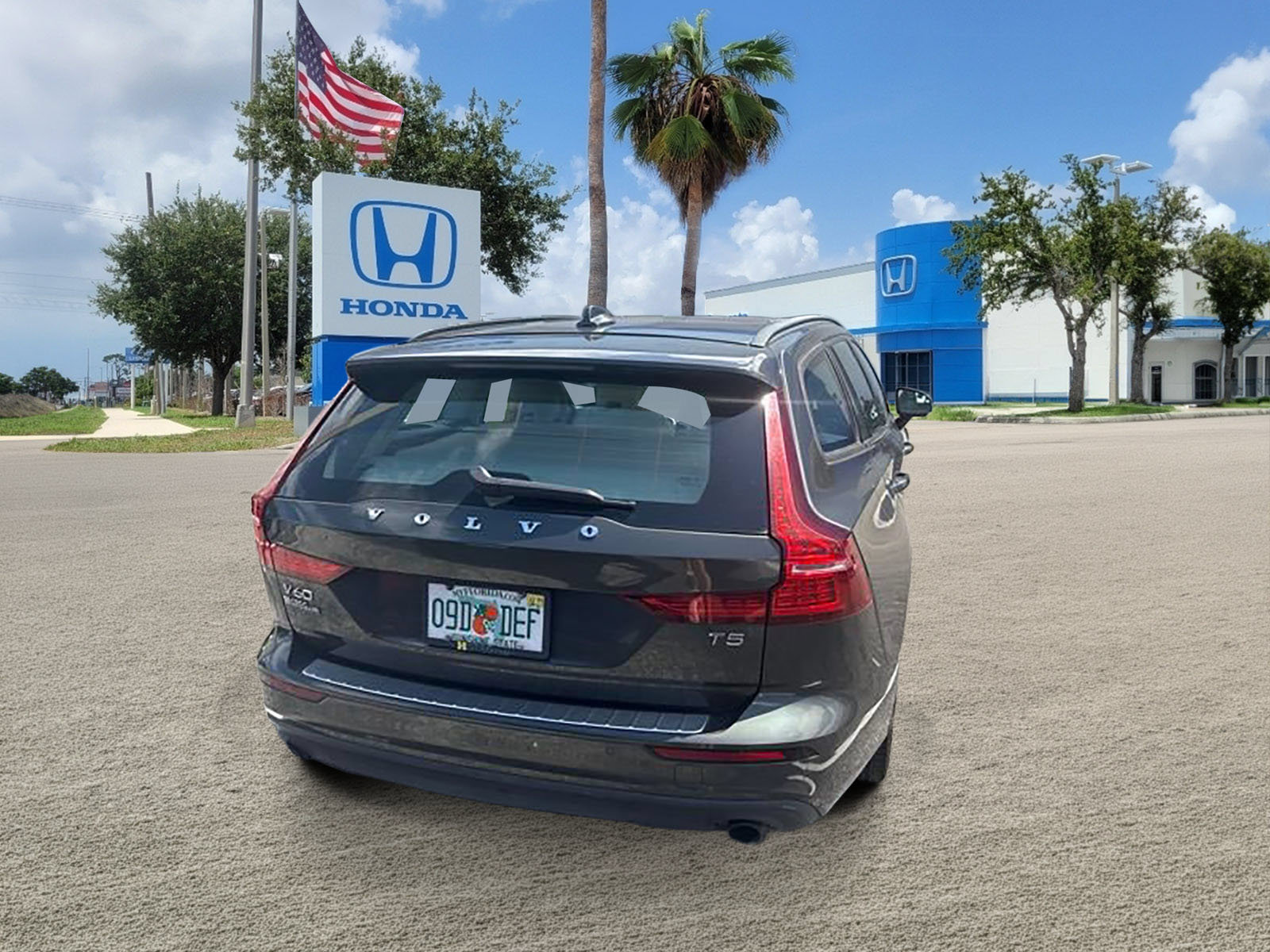 Used 2020 Volvo V60 T5 Momentum FWD image 5