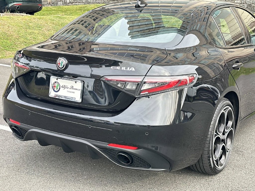 Used 2024 Alfa Romeo Giulia AWD image 12