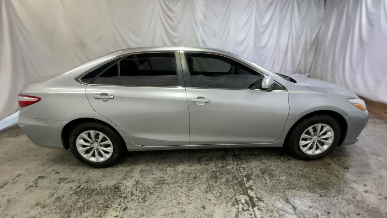 Used 2015 Toyota Camry LE FWD image 9