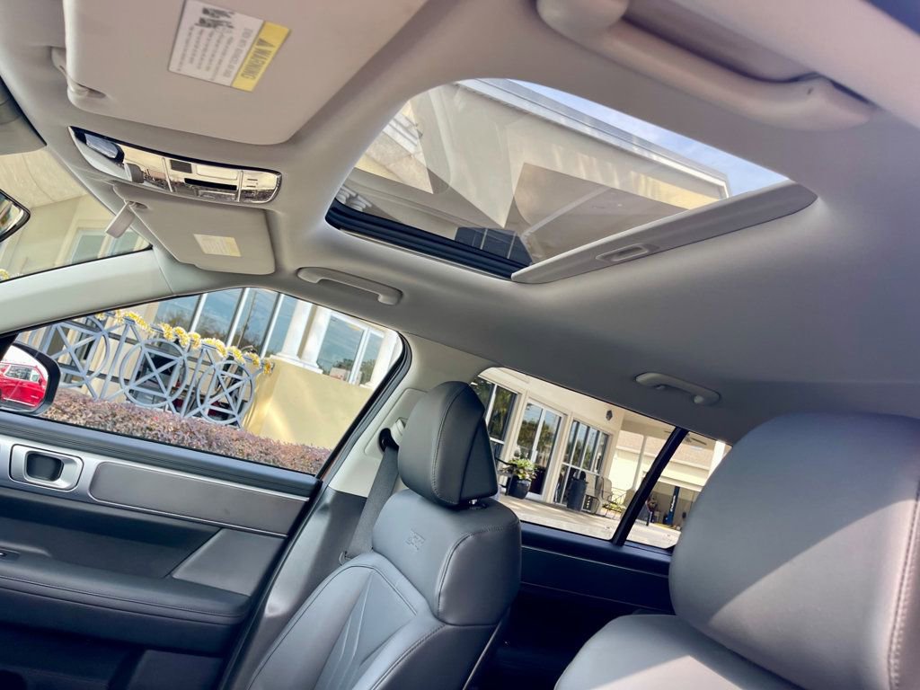 Used 2025 Hyundai Santa Fe XRT image 17