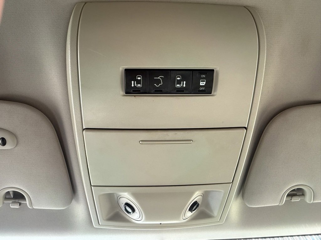 Used 2013 Chrysler Town & Country Touring image 24