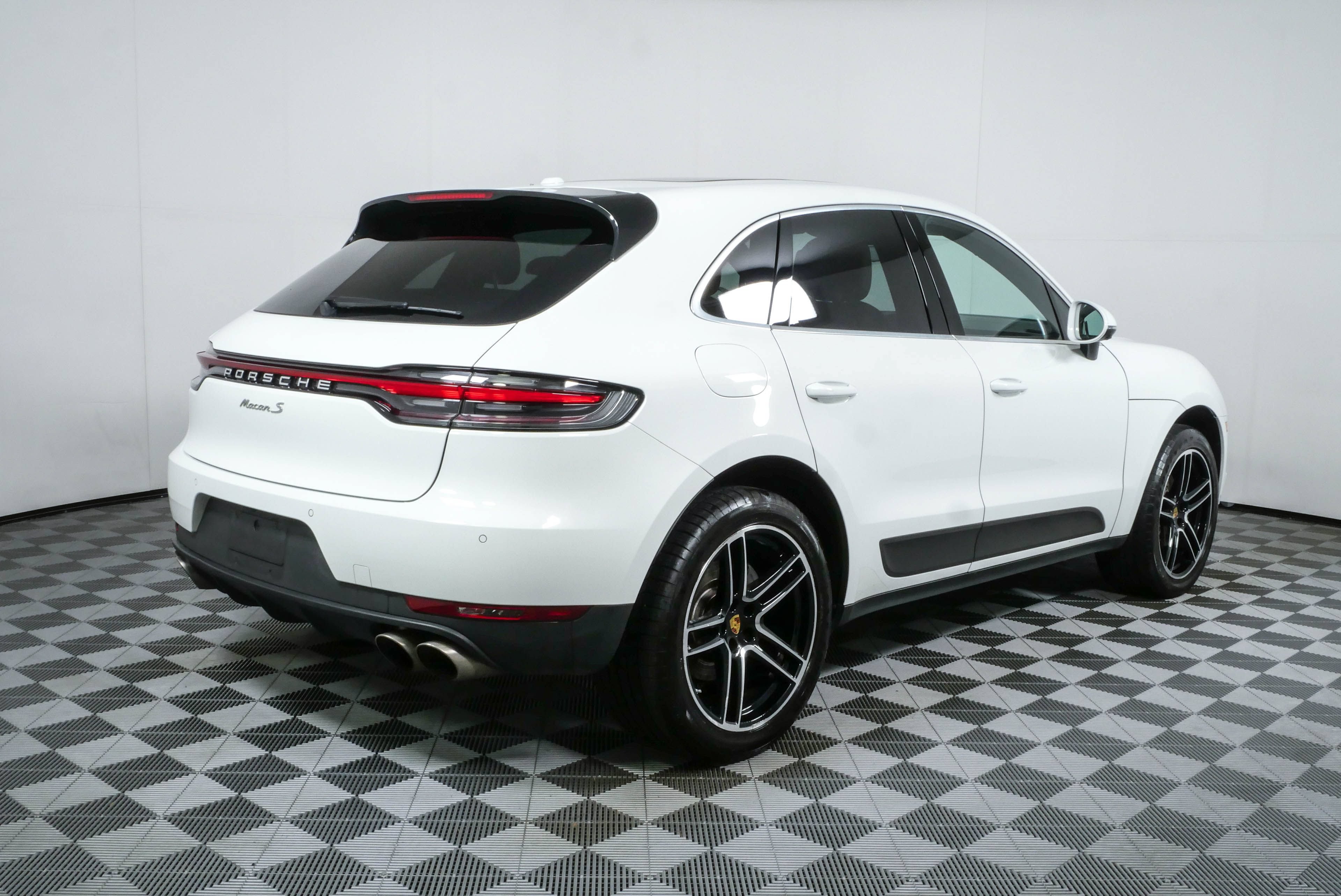 Certified 2021 Porsche Macan S AWD/4WD image 31