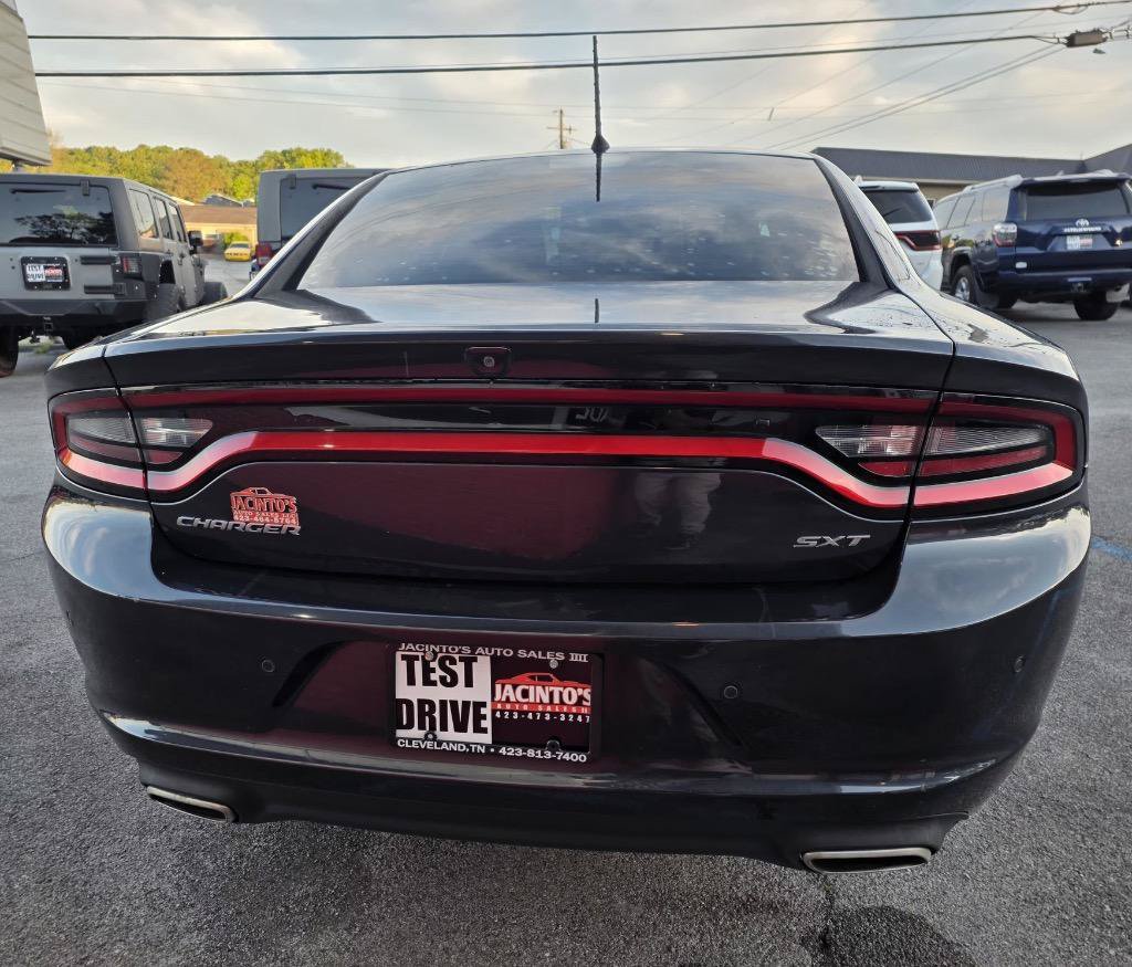 Used 2018 Dodge Charger SXT RWD image 6