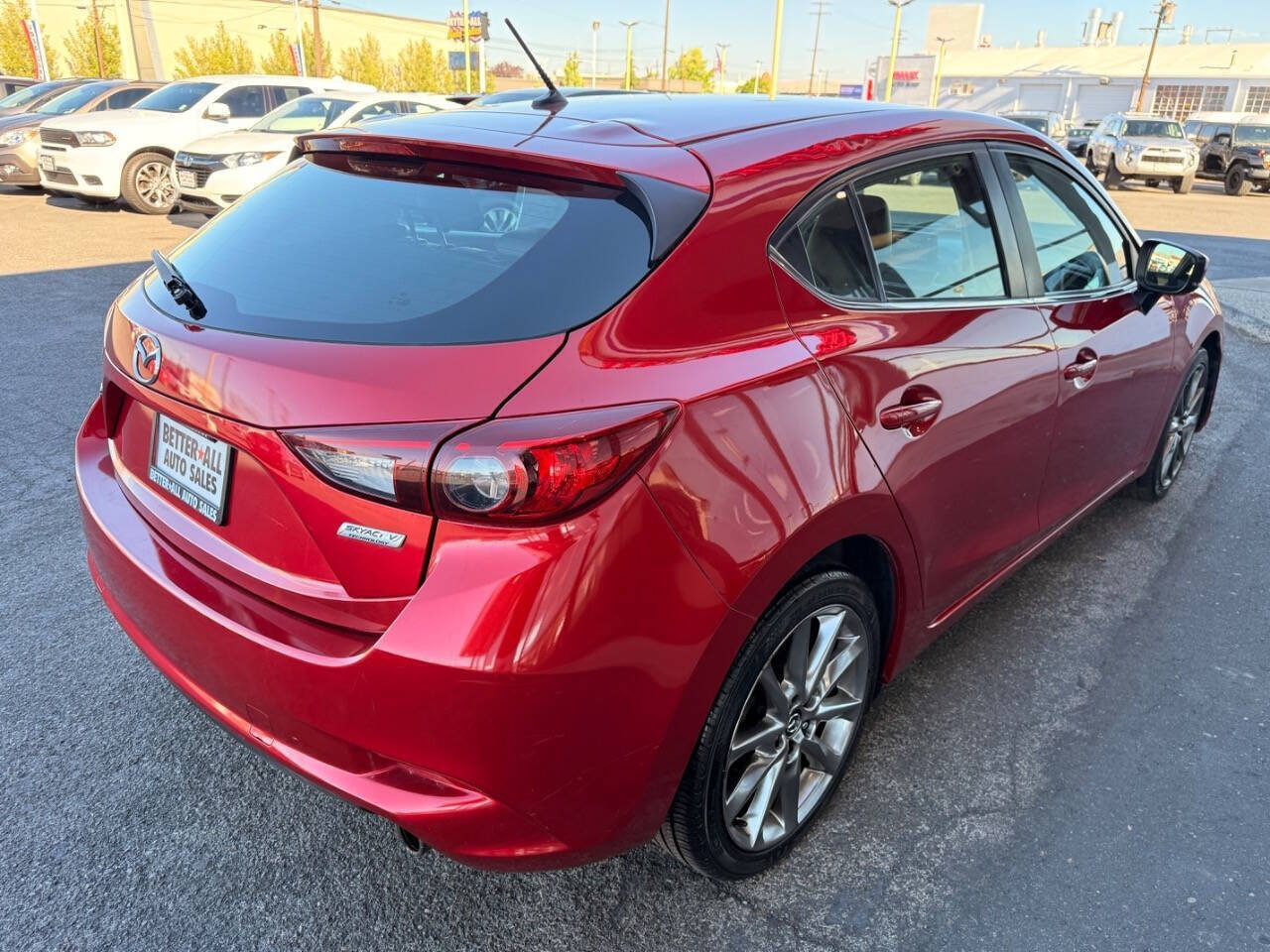 Used 2018 MAZDA MAZDA3 Touring FWD image 5