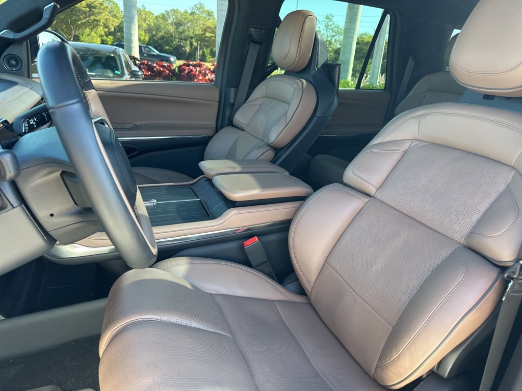 Used 2025 Lincoln Navigator L Black Label image 4