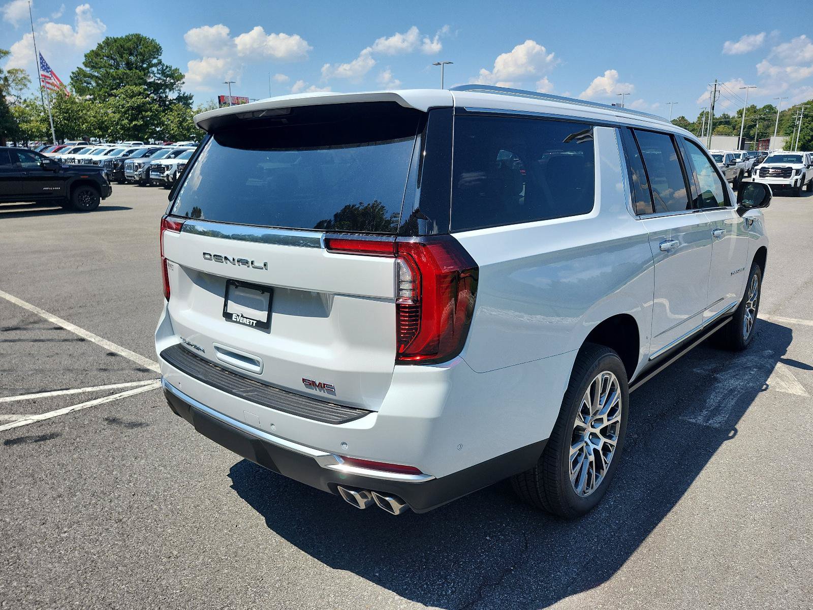 New 2026 GMC Yukon XL Denali w/ Sun & Power Step Package AWD/4WD image 3
