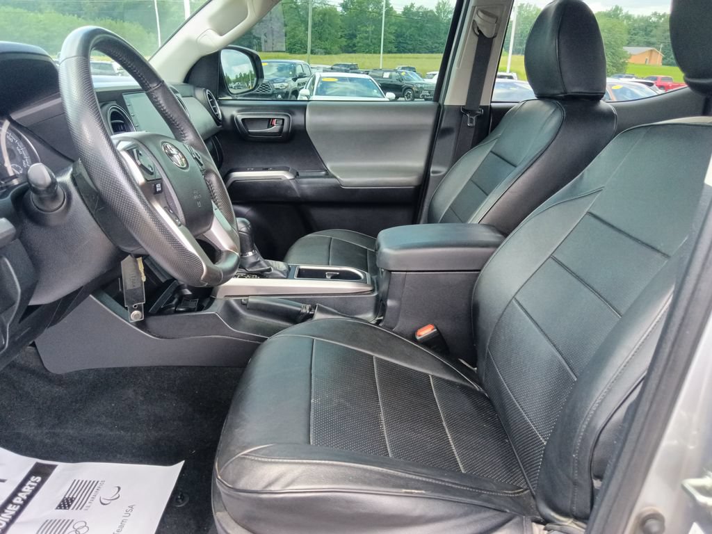 Used 2021 Toyota Tacoma SR5 w/ Technology Package AWD/4WD image 15