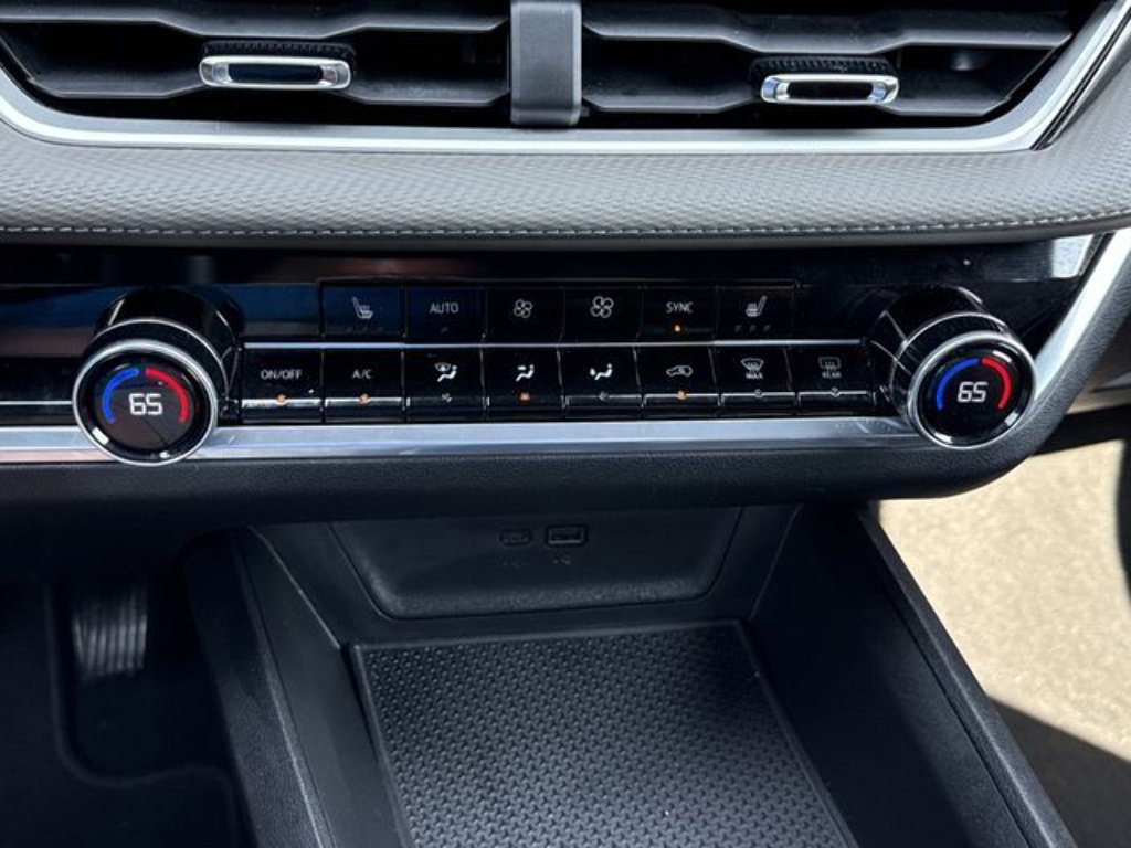 Used 2025 Chevrolet Equinox LT w/ Convenience Package II FWD image 43