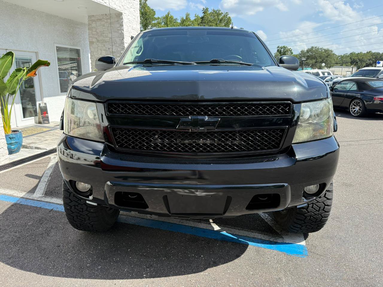 Used 2011 Chevrolet Avalanche LTZ AWD/4WD image 11