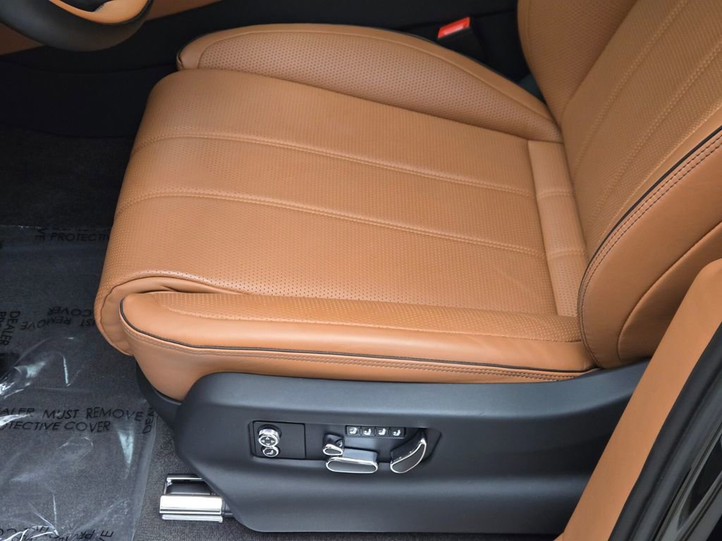 Used 2024 Bentley Bentayga image 34
