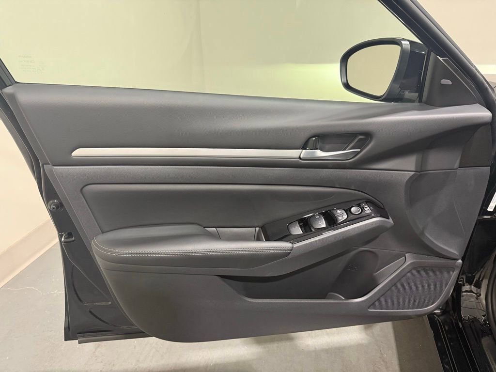 New 2025 Nissan Altima 2.5 SL image 13
