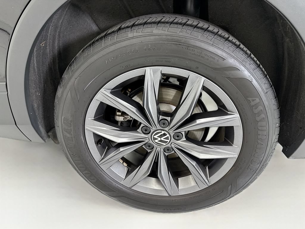 Used 2023 Volkswagen Tiguan SE FWD image 30