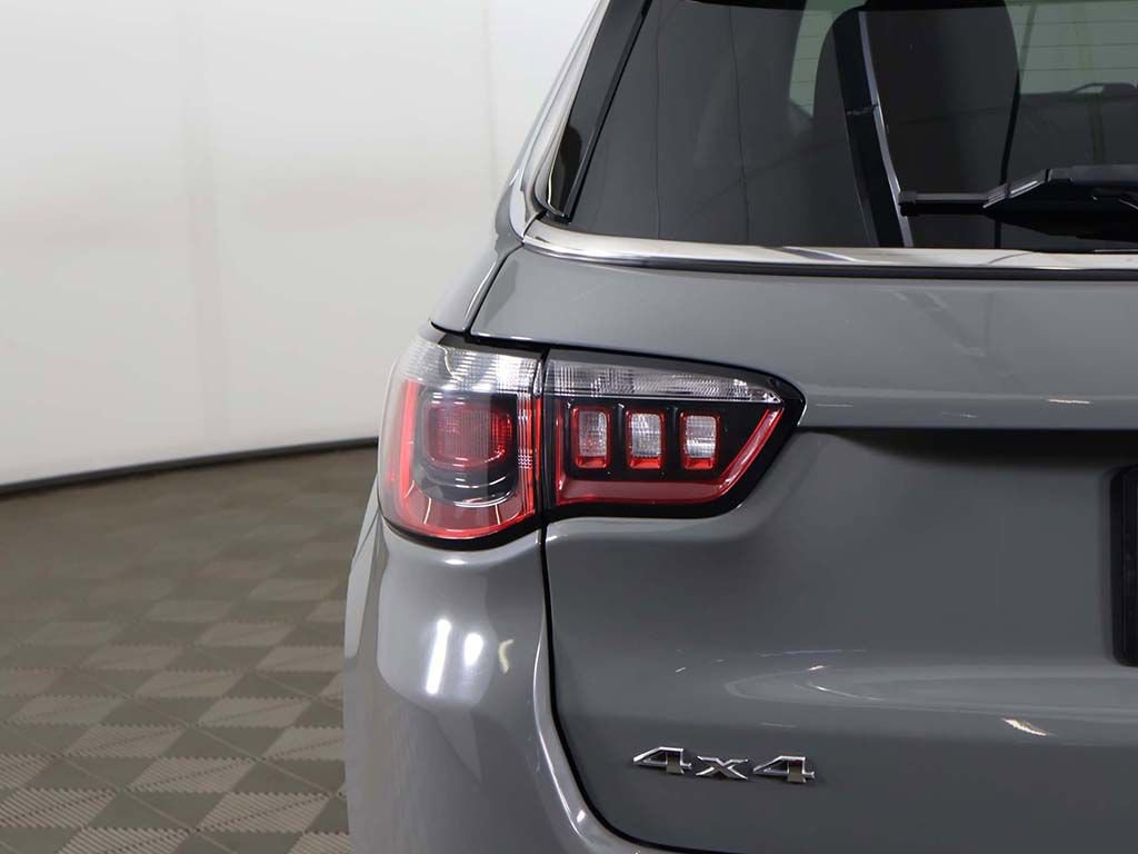 Used 2020 Jeep Compass Limited image 12