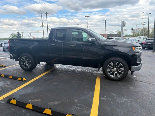 Used 2025 Chevrolet Silverado 1500 LT AWD/4WD image 10