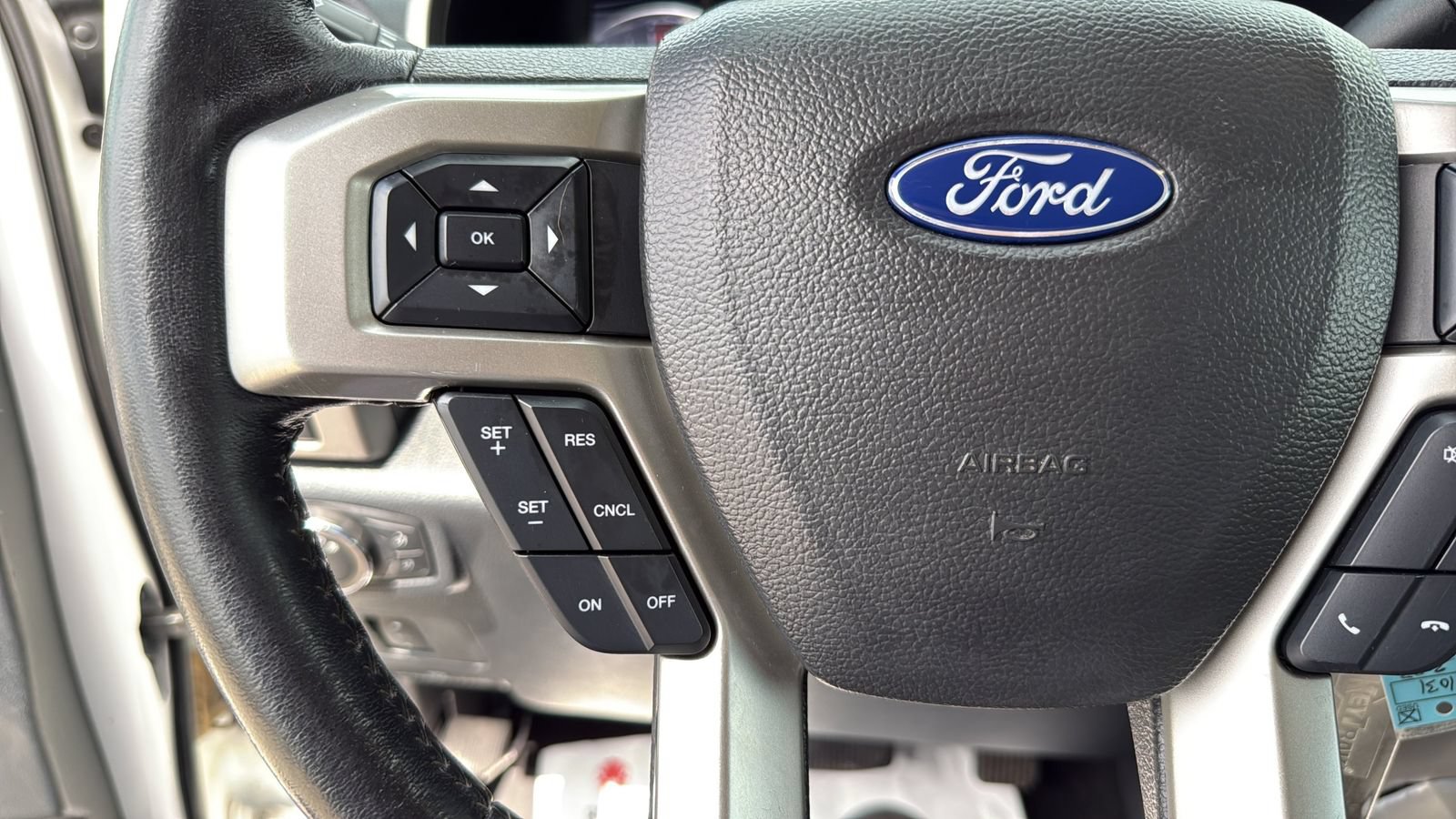 Certified 2022 Ford F350 Lariat AWD/4WD image 16