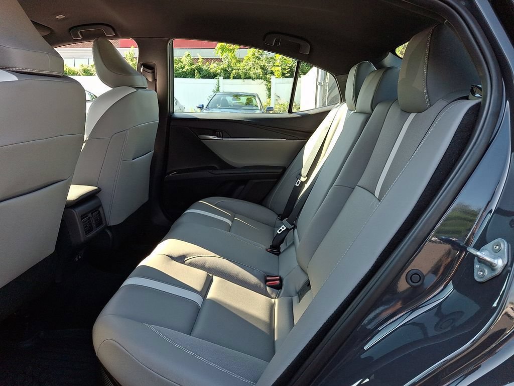 Used 2025 Toyota Camry SE w/ Convenience Package FWD image 9