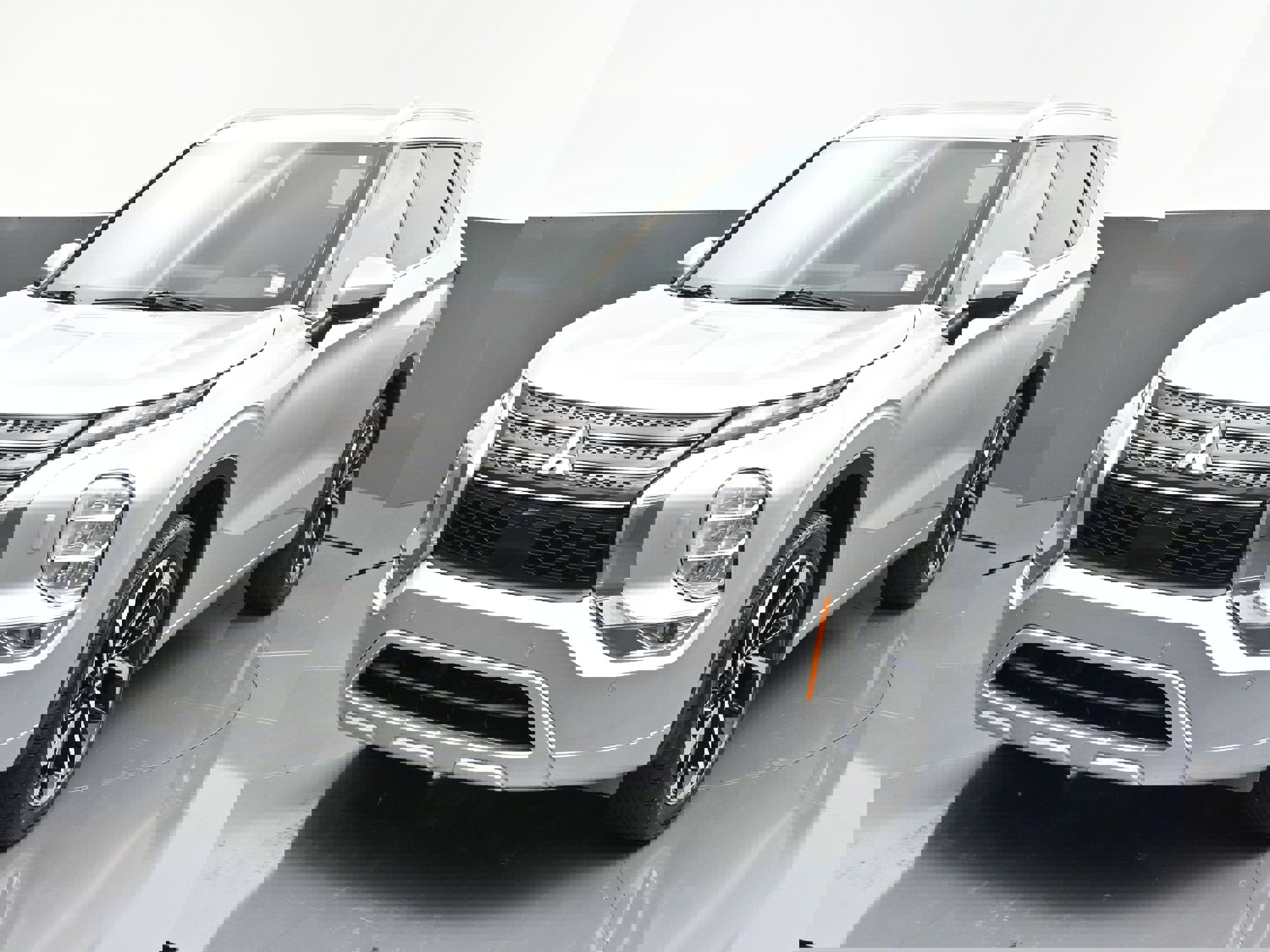 Used 2022 Mitsubishi Outlander SEL image 3