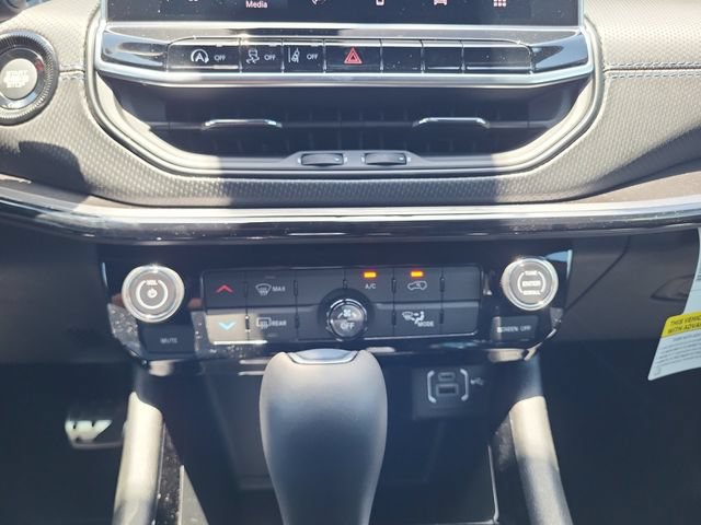 New 2026 Jeep Compass Latitude AWD/4WD image 17