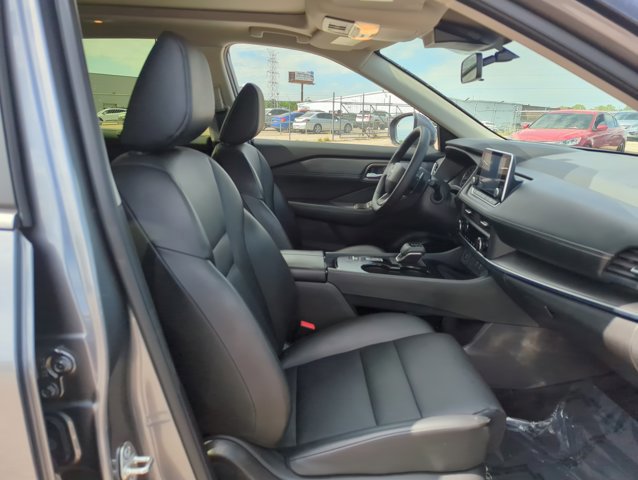 Used 2025 Nissan Rogue SV w/ SV Premium Package image 22