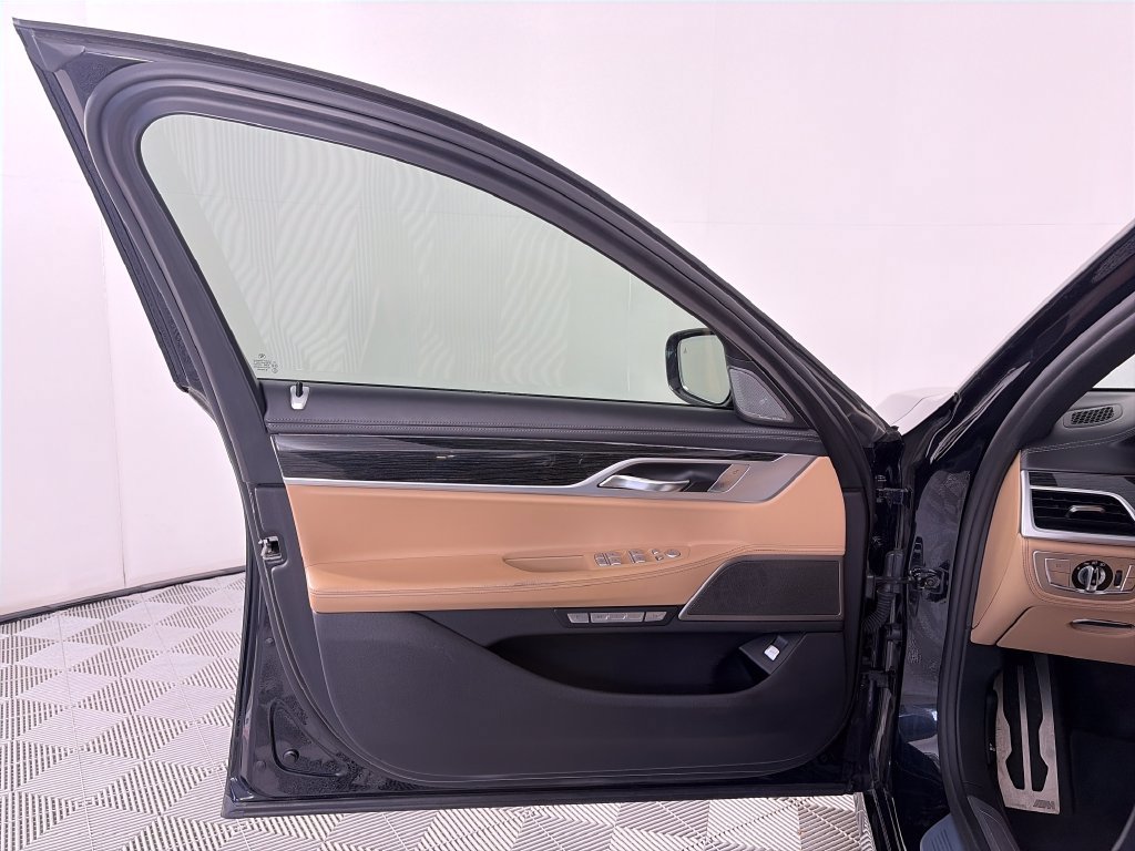 Used 2017 BMW 750i xDrive AWD/4WD image 10