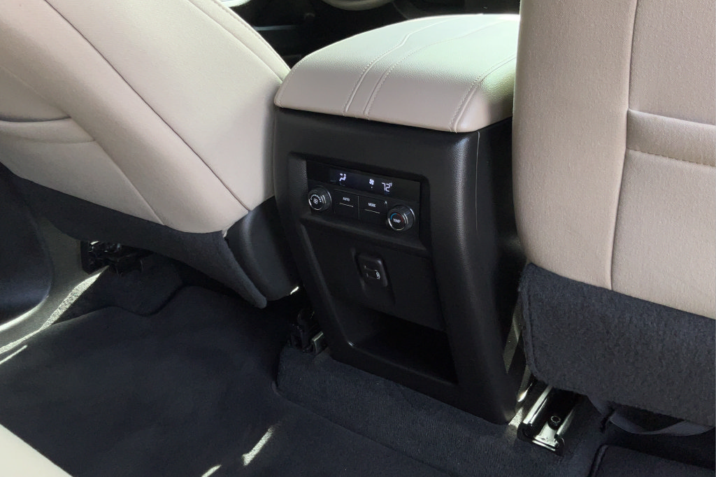 Used 2023 Chevrolet Traverse LS FWD image 21