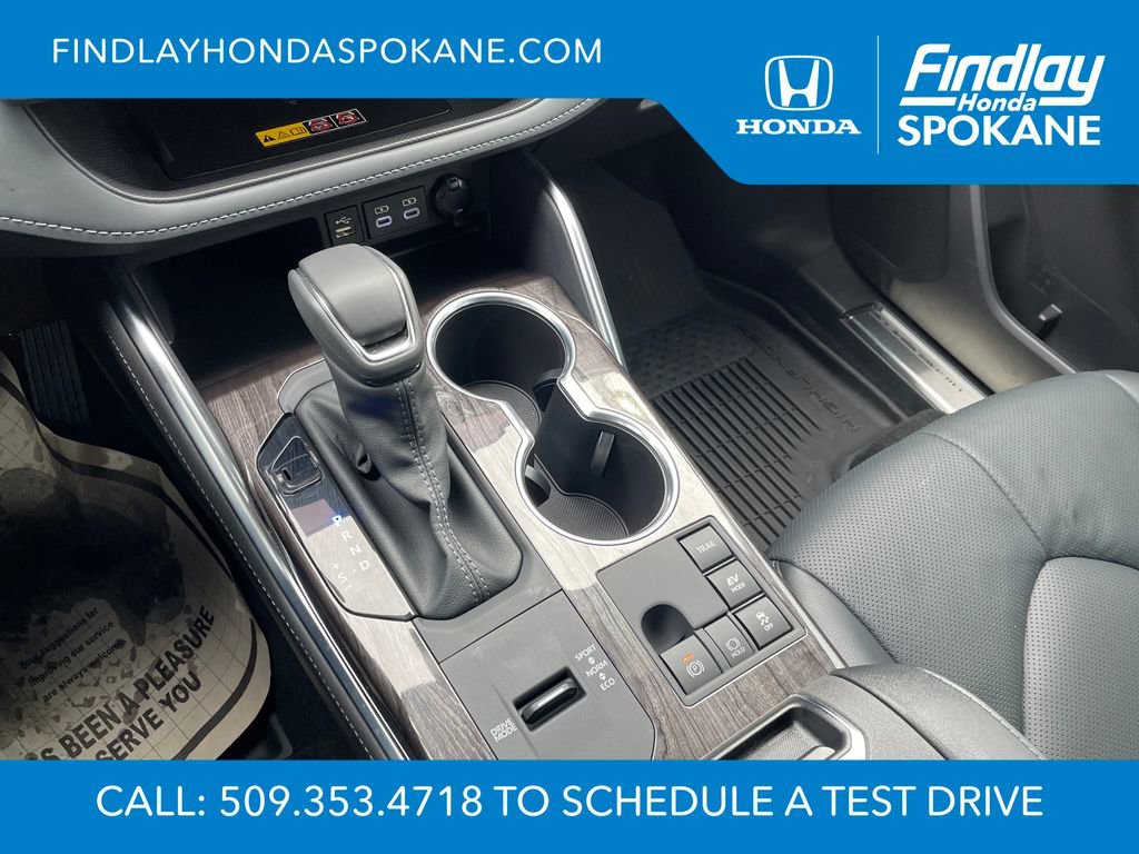 Used 2026 Toyota Highlander Limited image 14