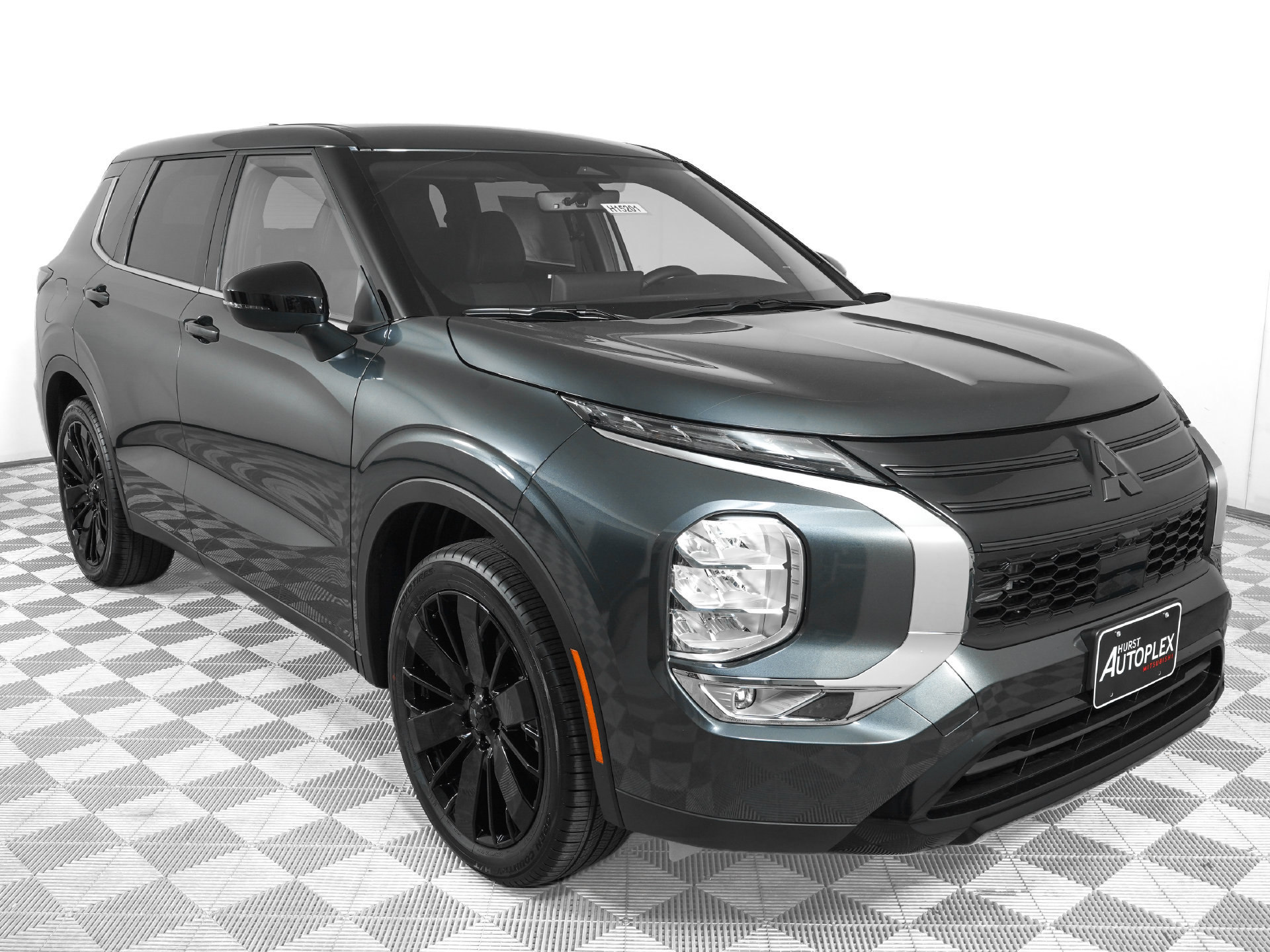 New 2026 Mitsubishi Outlander LE FWD image 4