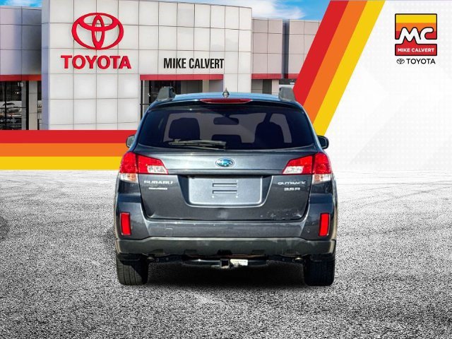 Used 2011 Subaru Outback 3.6R Limited w/ PWR Moonroof Pkg AWD/4WD image 4