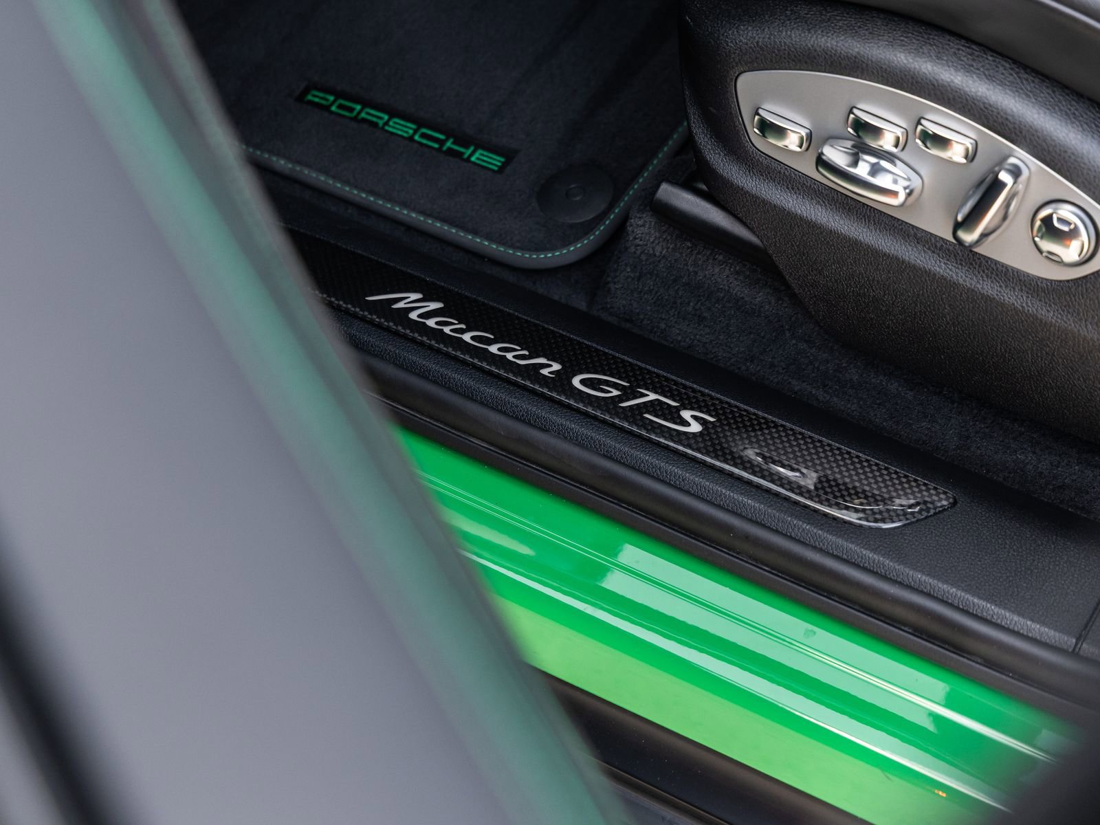 Certified 2023 Porsche Macan GTS AWD/4WD image 27