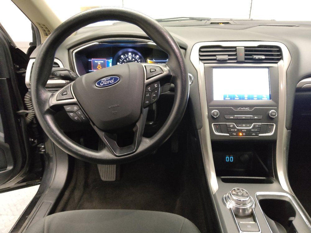 Used 2020 Ford Fusion SE image 22