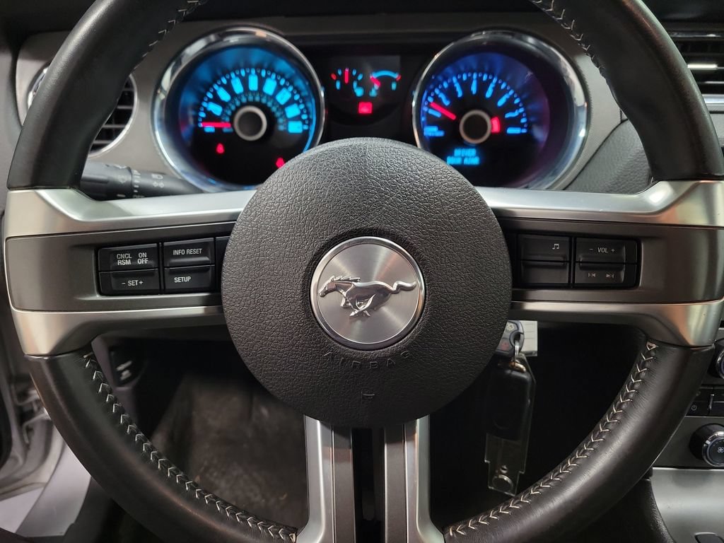 Used 2014 Ford Mustang Coupe RWD image 24