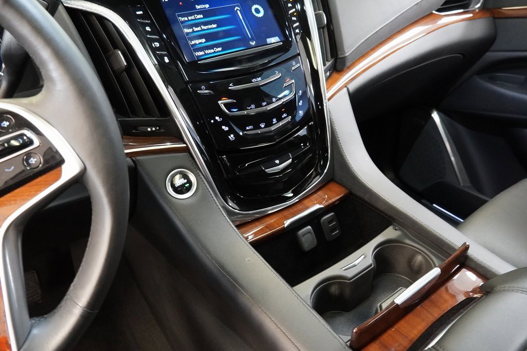 Used 2017 Cadillac Escalade ESV Premium Luxury image 4