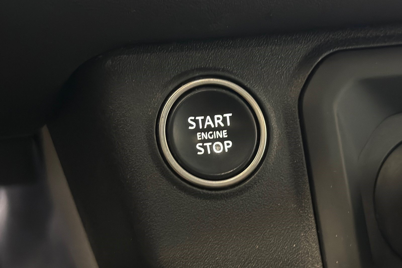 Used 2023 Land Rover Defender 130 X-Dynamic SE AWD/4WD image 16