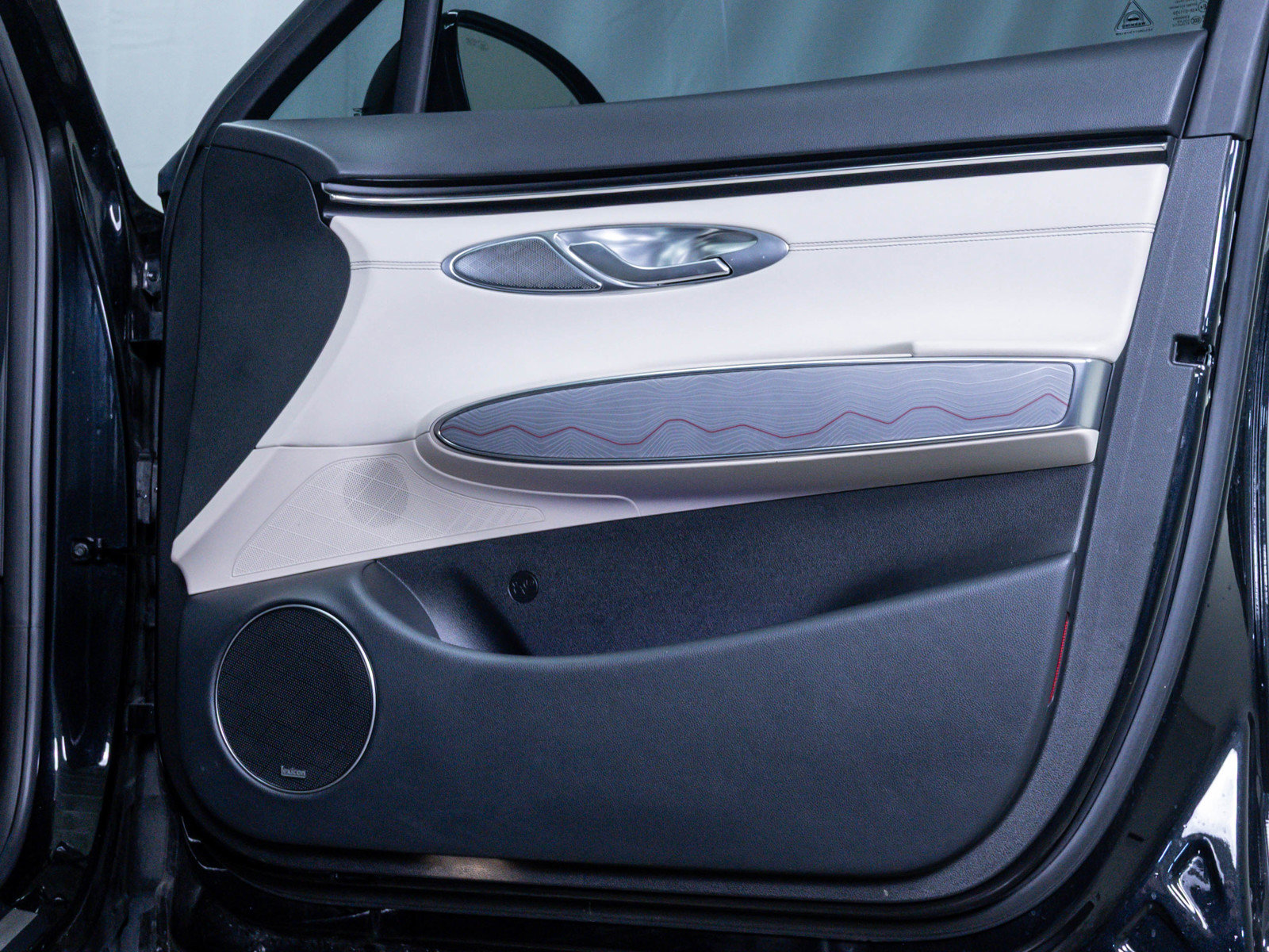 Used 2022 Genesis GV70 2.5T w/ Advanced Package image 10