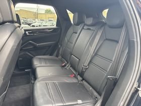 Used 2020 Porsche Cayenne AWD/4WD image 11