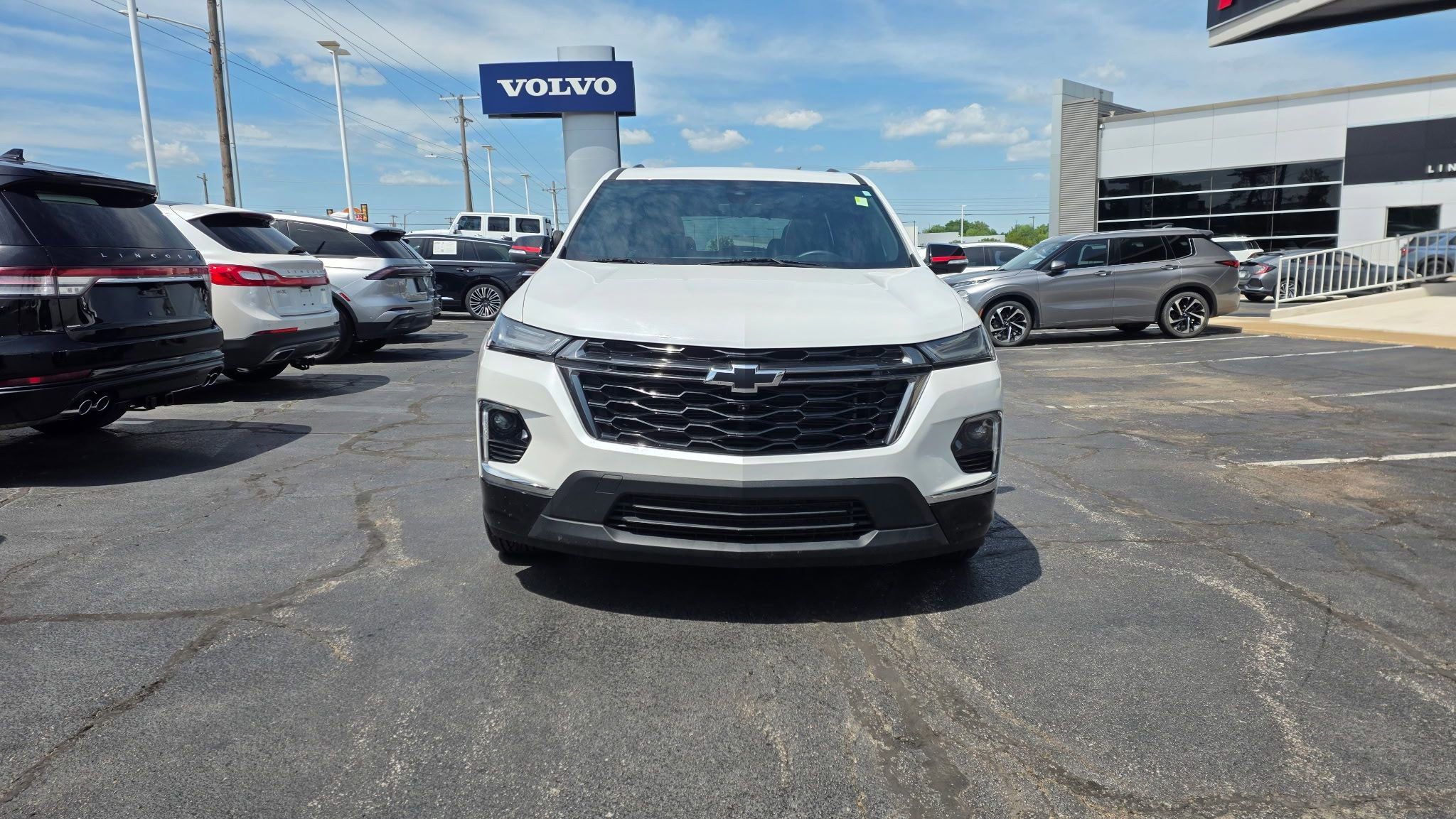 Used 2023 Chevrolet Traverse Premier w/ Redline Edition FWD image 3