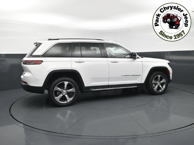 Used 2023 Jeep Grand Cherokee Limited AWD/4WD image 6