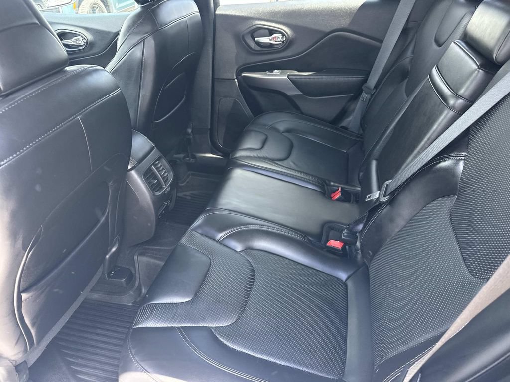 Used 2019 Jeep Cherokee Limited AWD/4WD image 15