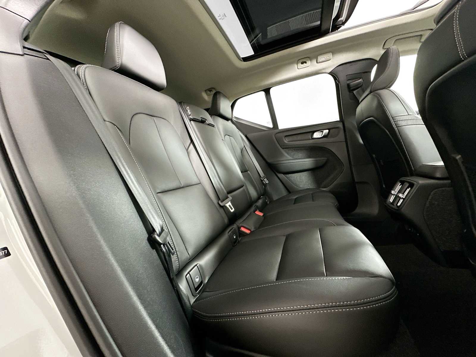 Used 2025 Volvo XC40 B5 Core w/ Protection Package Premier image 25