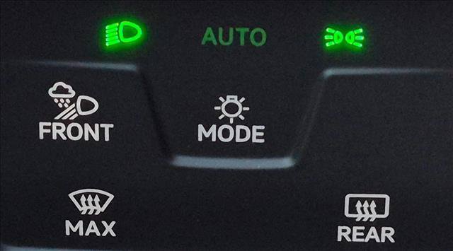 Used 2025 Volkswagen Atlas Cross Sport SE FWD image 15