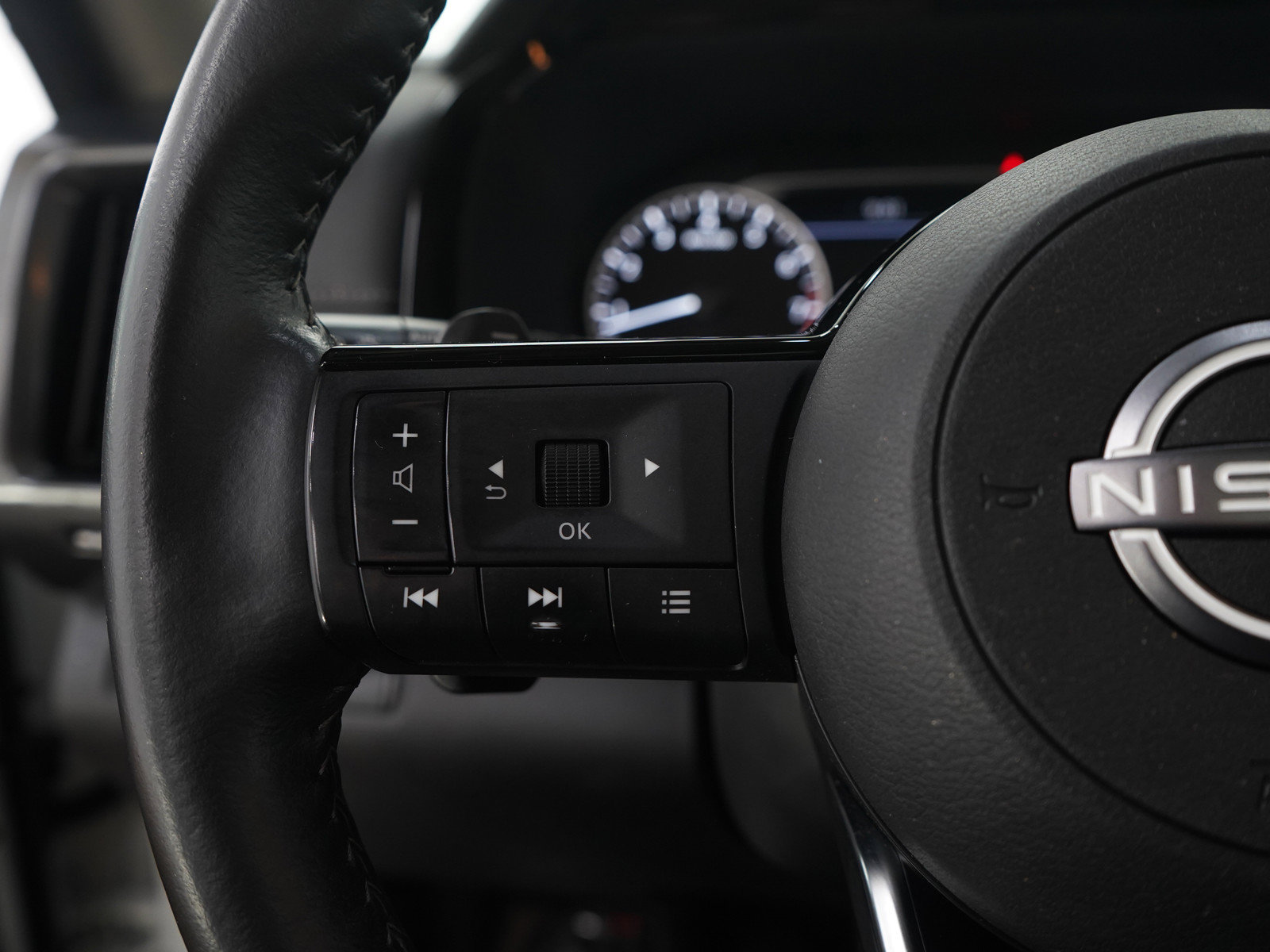 Used 2024 Nissan Pathfinder SL w/ SL Premium Package AWD/4WD image 29