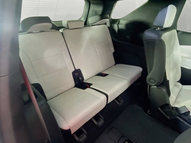 Used 2025 Chevrolet Traverse High Country FWD image 29