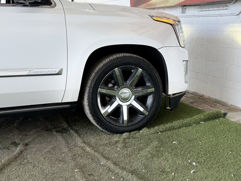 Used 2016 Cadillac Escalade ESV Premium image 36
