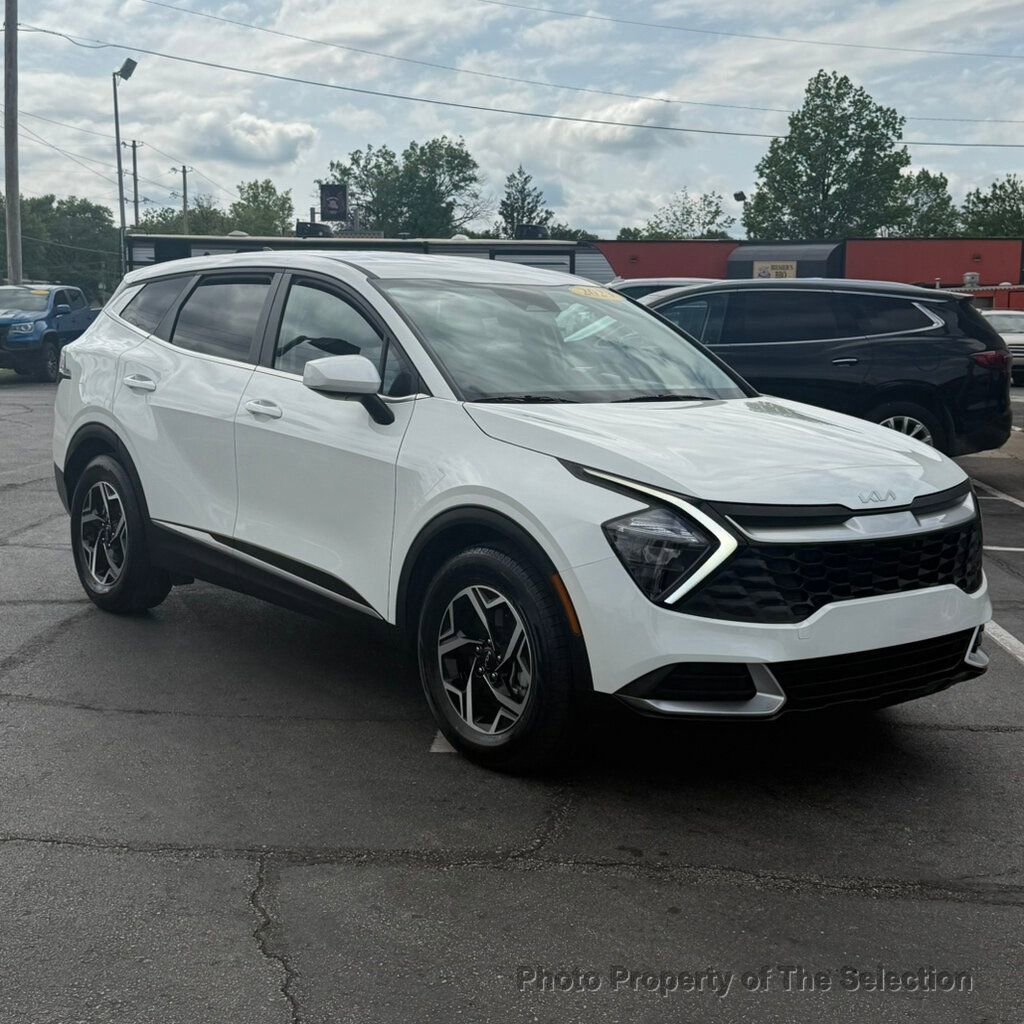 Used 2023 Kia Sportage LX FWD image 2