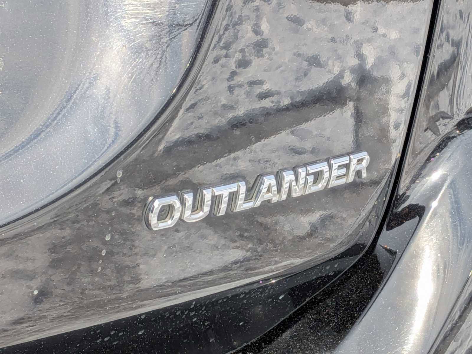 Used 2017 Mitsubishi Outlander ES image 12