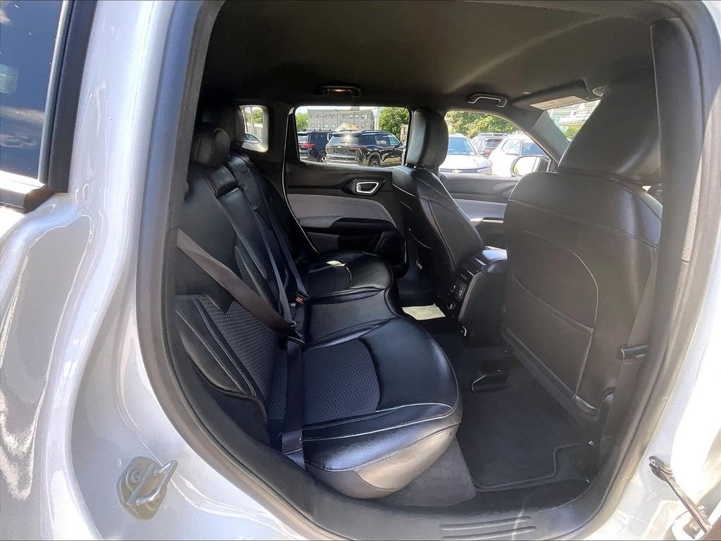 Used 2024 Jeep Compass Latitude AWD/4WD image 16