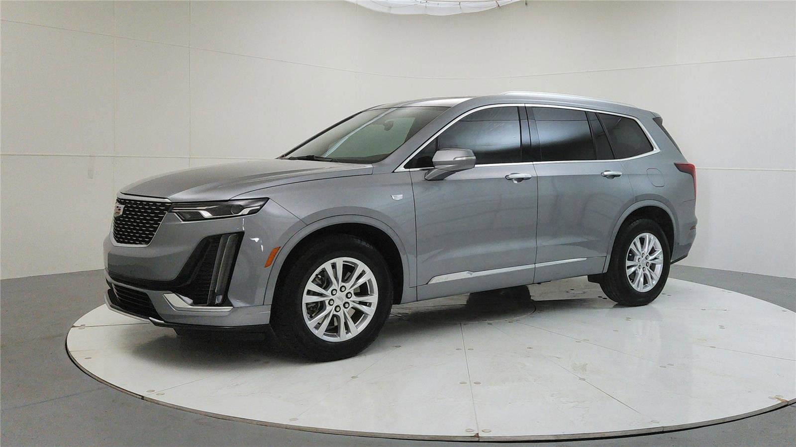 Used 2024 Cadillac XT6 Luxury image 3